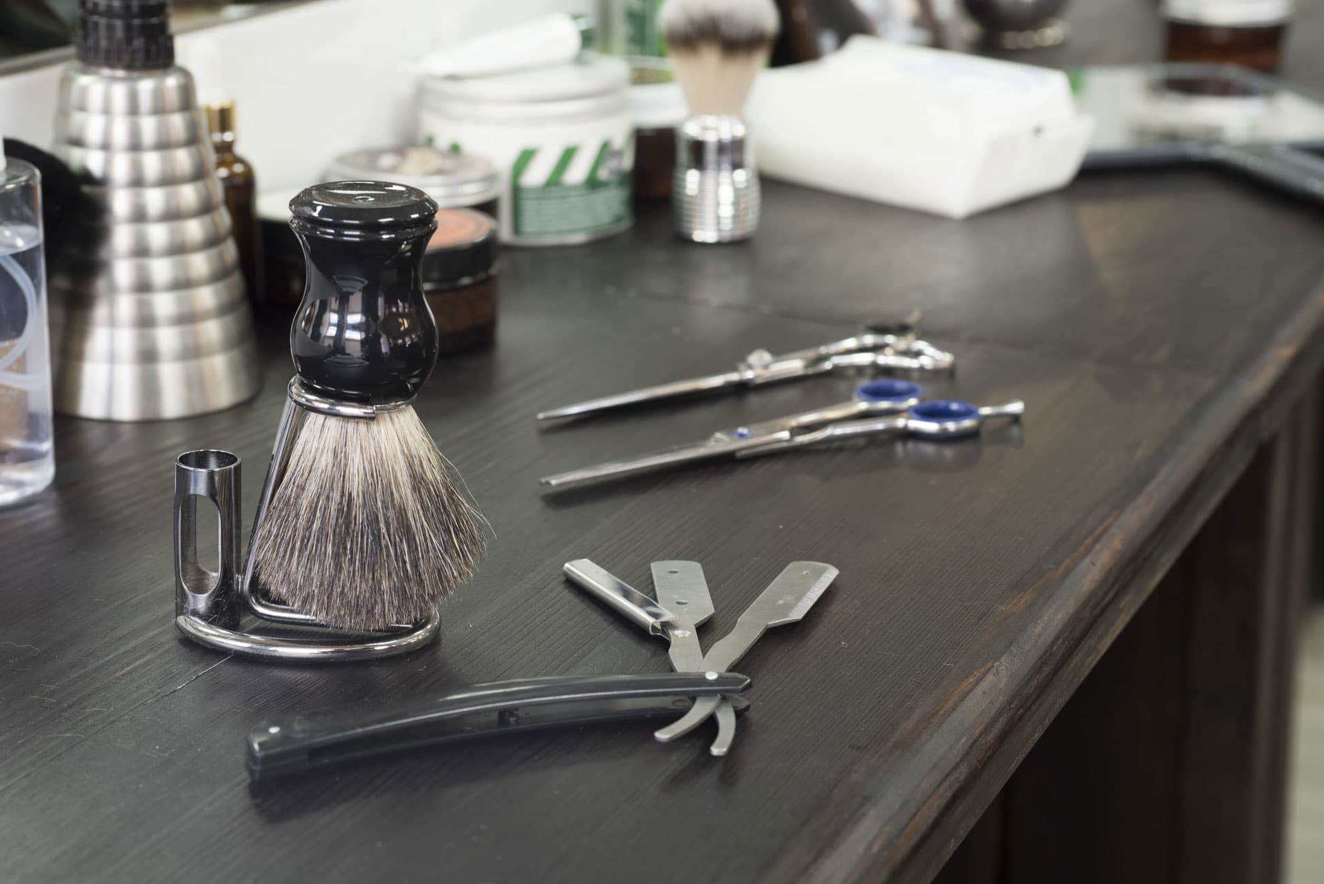 Pide cita con nuestros barberos en Mos