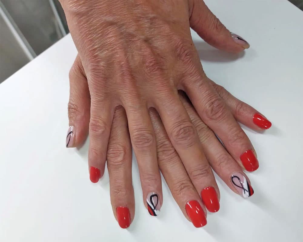 Un salón de uñas en Mos que va más allá de la manicura