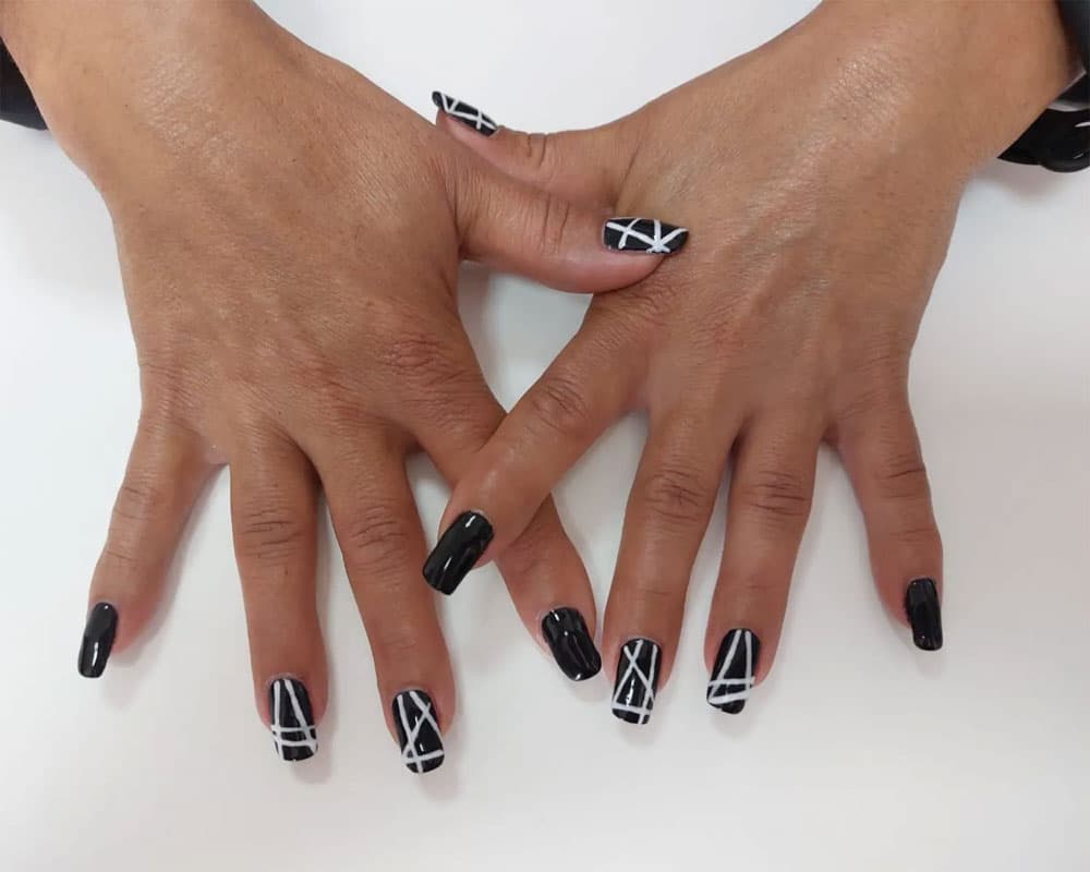 Amplia variedad de técnicas de manicura y pedicura en Mos